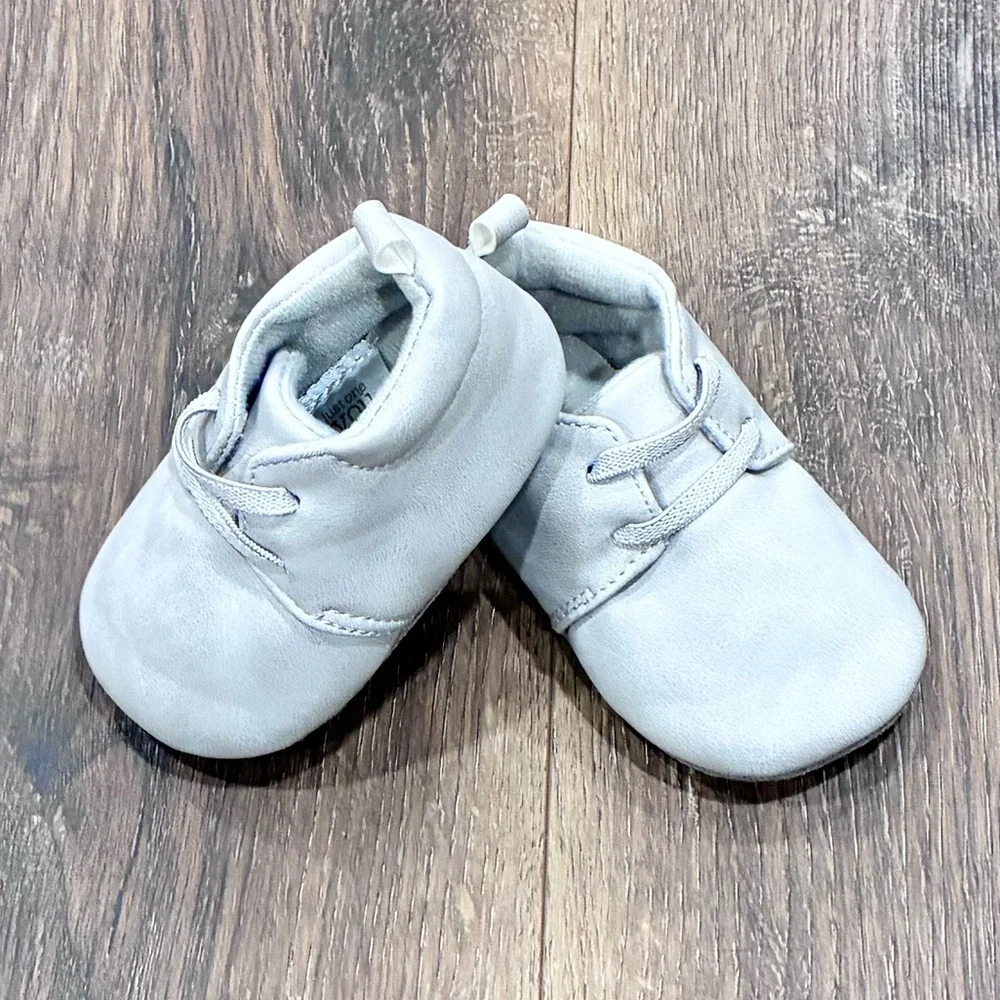 Carter's Light Gray Baby Walker Shoes Soft Sole 3-6m